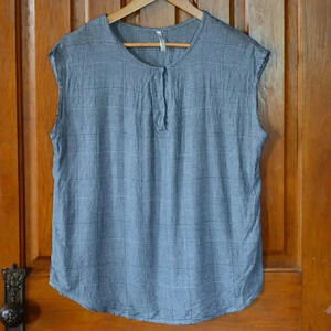 POET Black and  White Top